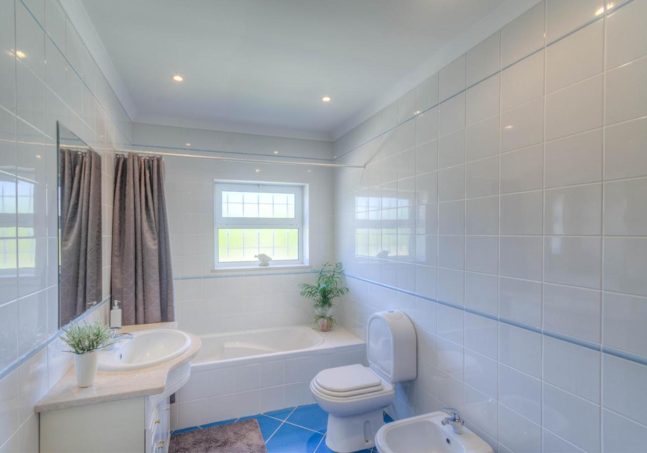 Villa Montanha, Luxury Coastal Villa, With Swimming Pool, Loungers And Alfresco Dining, 10 Min Walk To The Beautiful Praia Da Luz Beach, Shops, Bars And Restaurants! Екстериор снимка