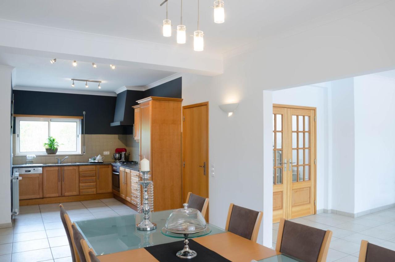 Villa Montanha, Luxury Coastal Villa, With Swimming Pool, Loungers And Alfresco Dining, 10 Min Walk To The Beautiful Praia Da Luz Beach, Shops, Bars And Restaurants! Екстериор снимка