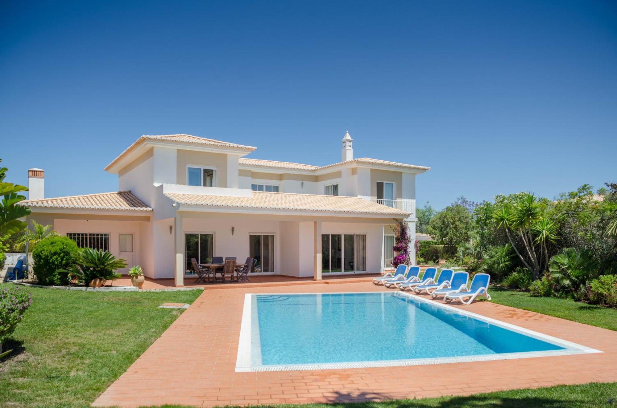 Villa Montanha, Luxury Coastal Villa, With Swimming Pool, Loungers And Alfresco Dining, 10 Min Walk To The Beautiful Praia Da Luz Beach, Shops, Bars And Restaurants! Екстериор снимка